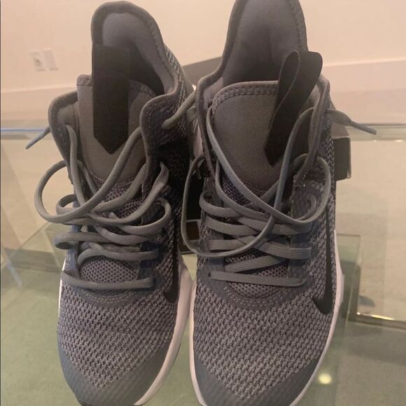 LeBron Witness 4 (Team) CV4004-001) 8.5 M WMS Sz 10 - Picture 12 of 14